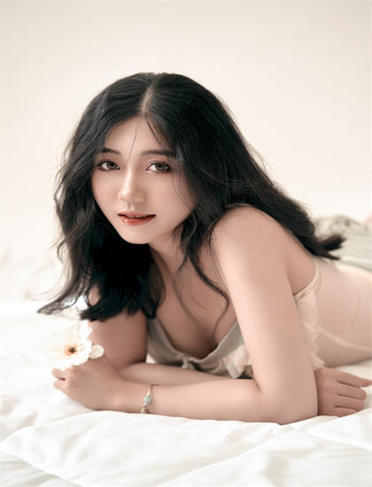 表演艺术解析：《哈哈哈第一期》的表演风格的独特性与艺术价值 揭示人性的复杂与美好